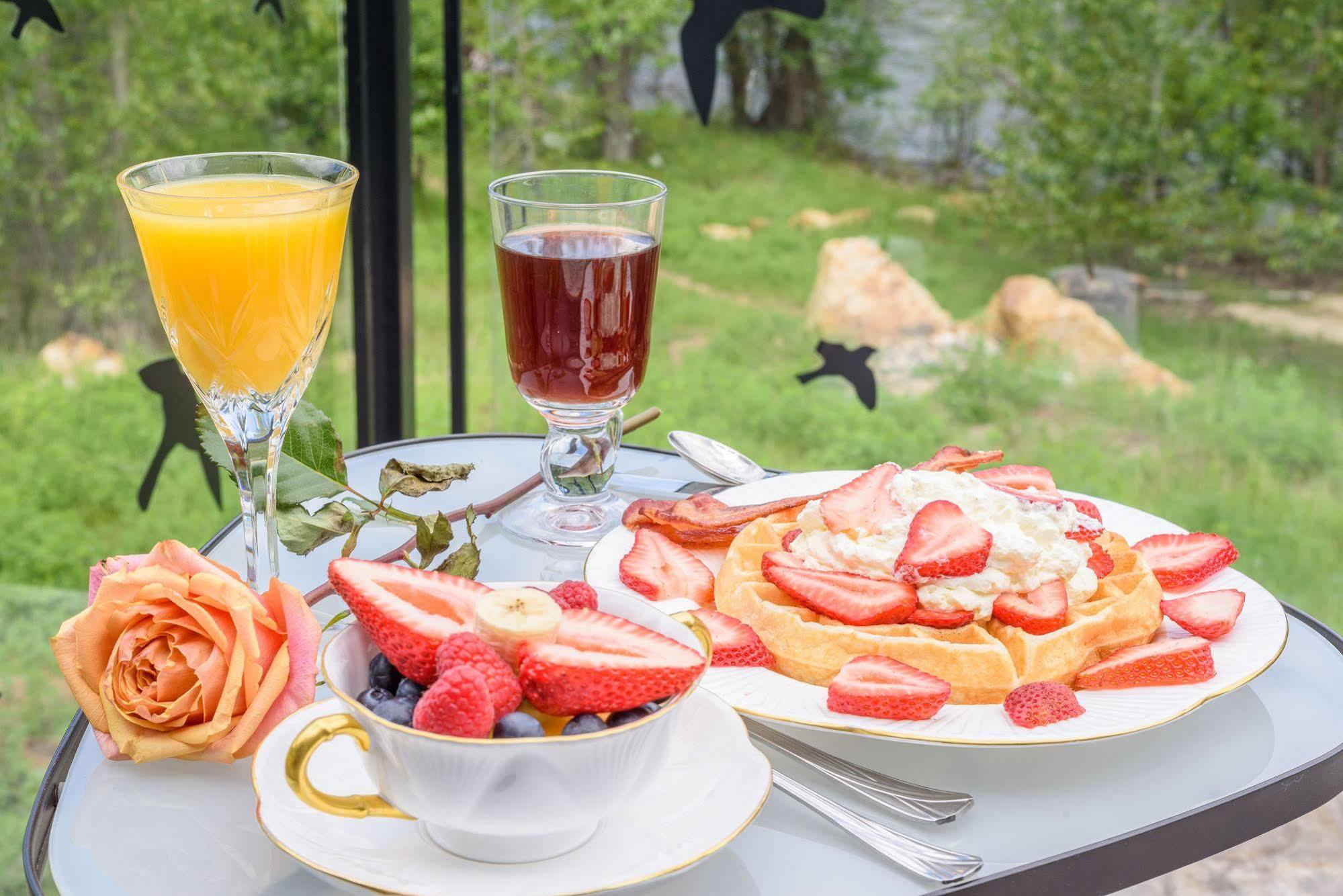 Noble House Suites B&B Grand Forks Kültér fotó
