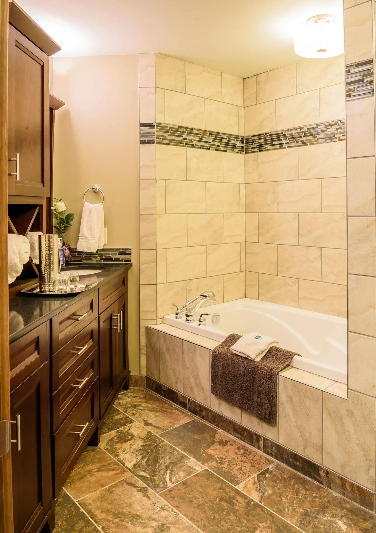 Noble House Suites B&B Grand Forks Kültér fotó