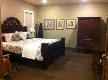 Noble House Suites B&B Grand Forks Kültér fotó